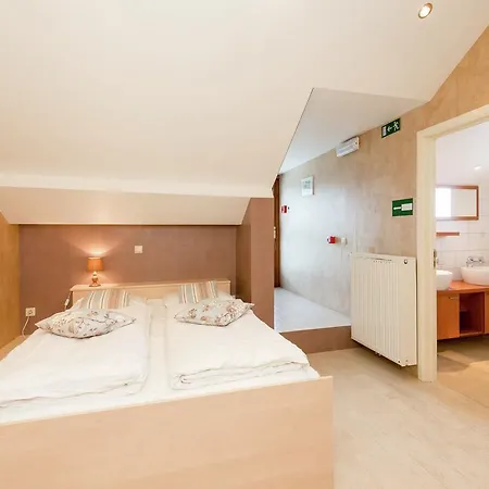 בית נופש Spacious Holiday In Faymonville Near Ski Lift *